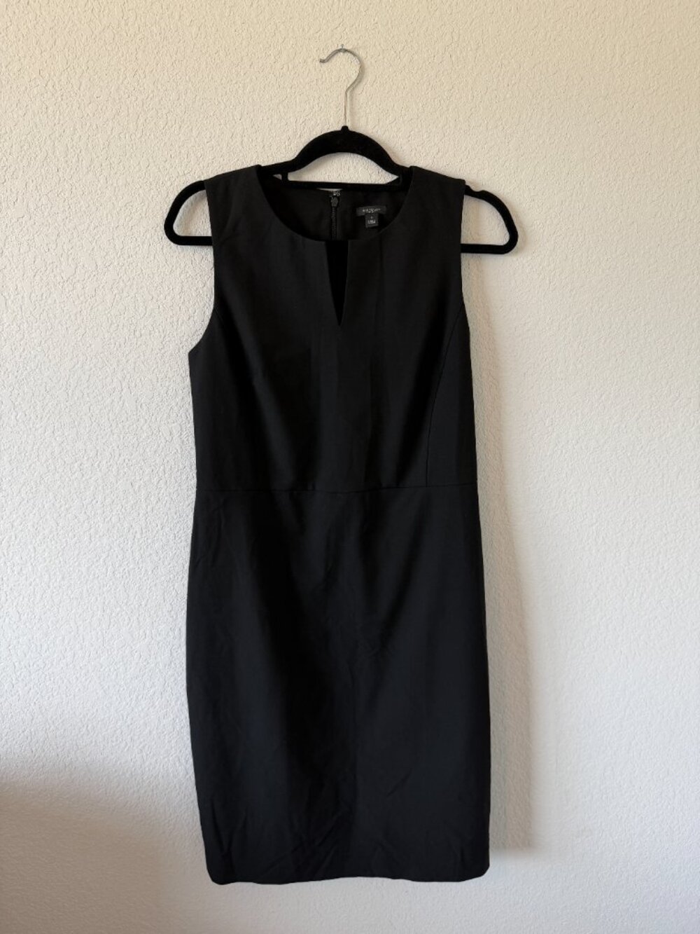 Ann Taylor Factory Dress 8 Sheath Notched V-Neck Sleeveless Office LBD Cocktail